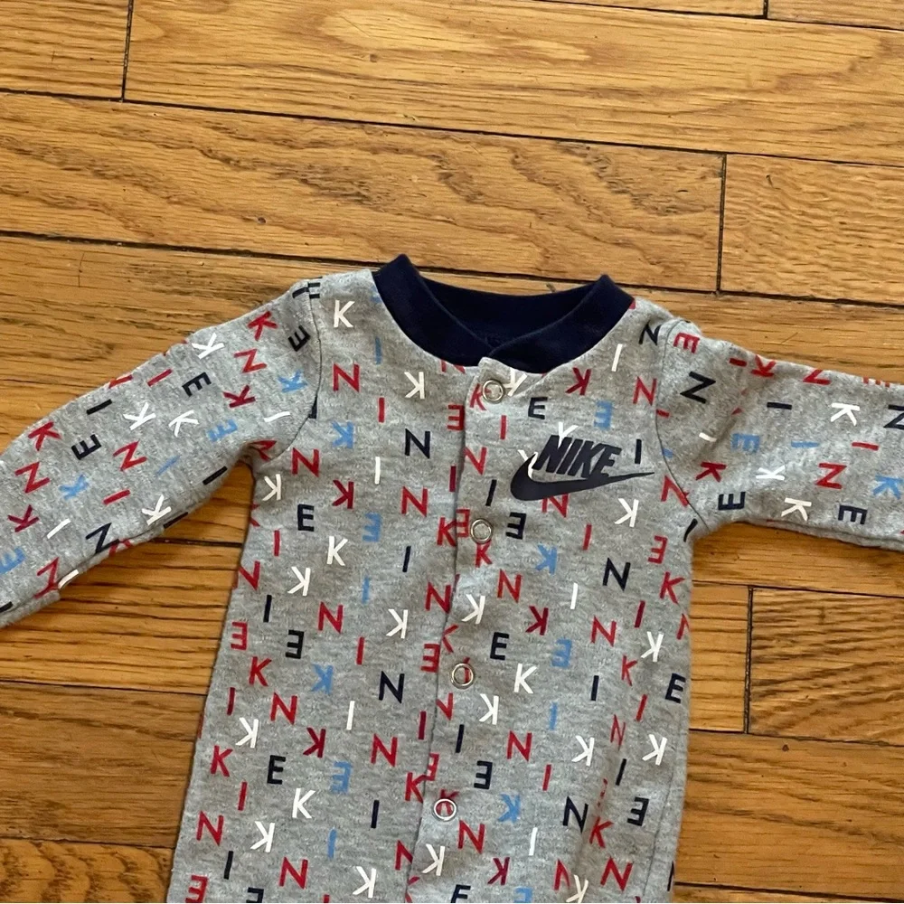 Nike Newborn Sleeper - Picture 2 of 5